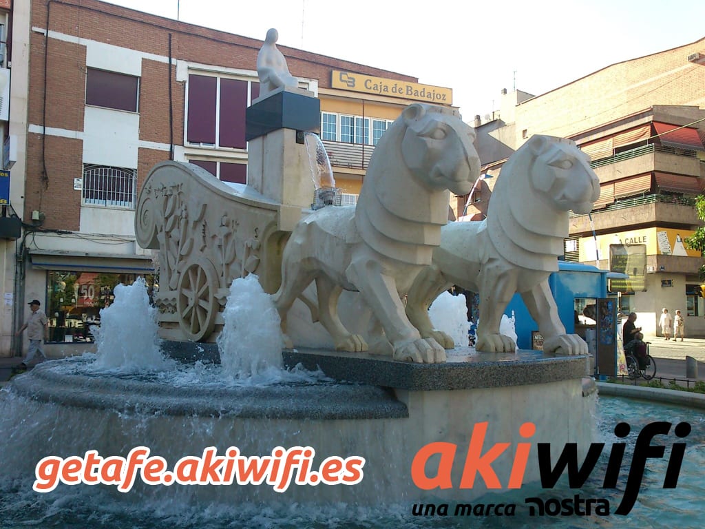 Fuente de los Leones de Getafe, con el logotipo de akiwifi Getafe superpuesto
