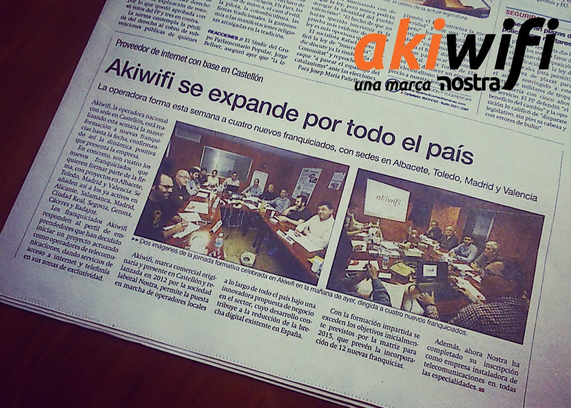 Recorte de prensa con el titular «Akiwifi se expande por todo el país» y fotos de una jornada de formación de franquiciados