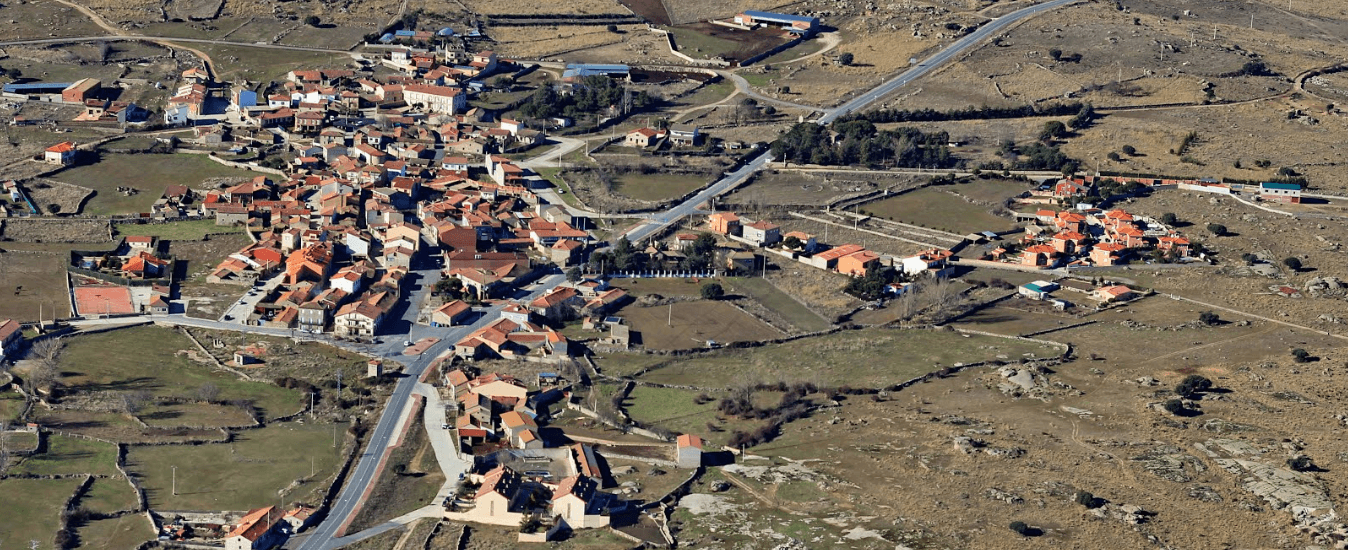 Vista aérea del pueblo de Martiherrero, en la provincia de Ávila