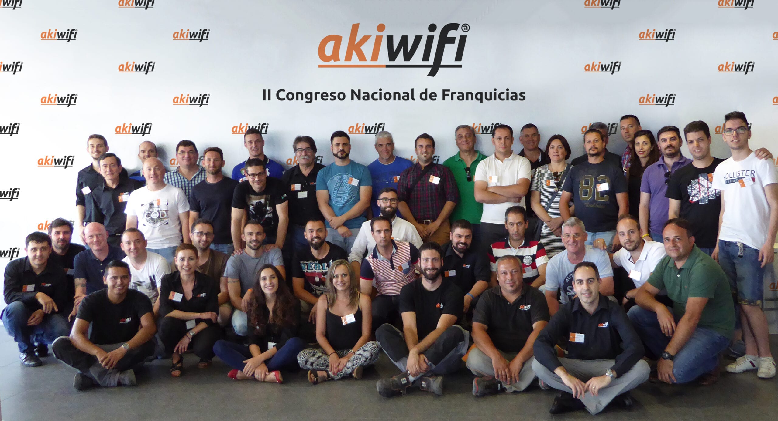 Foto de grupo de los franquiciados de akiwifi en el II Congreso Nacional de Franquicias