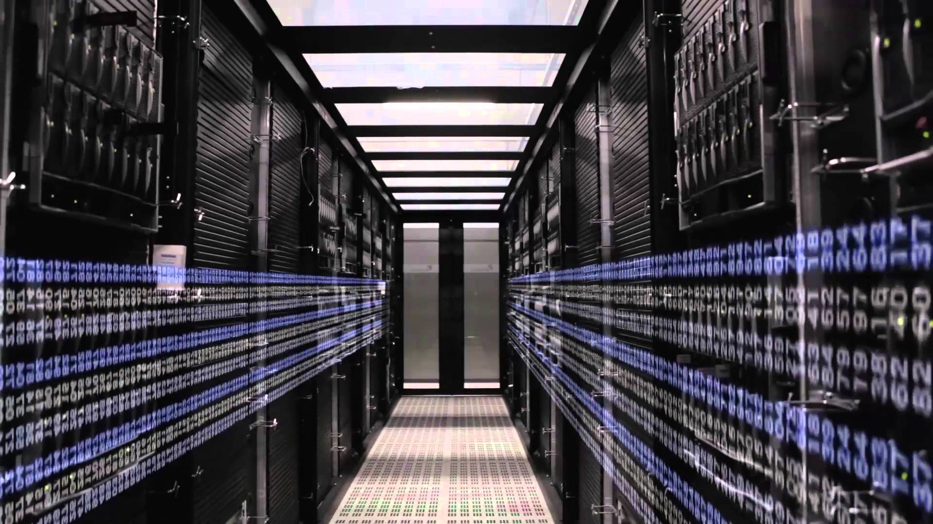 Pasillo de un centro de datos con racks de servidores a ambos lados